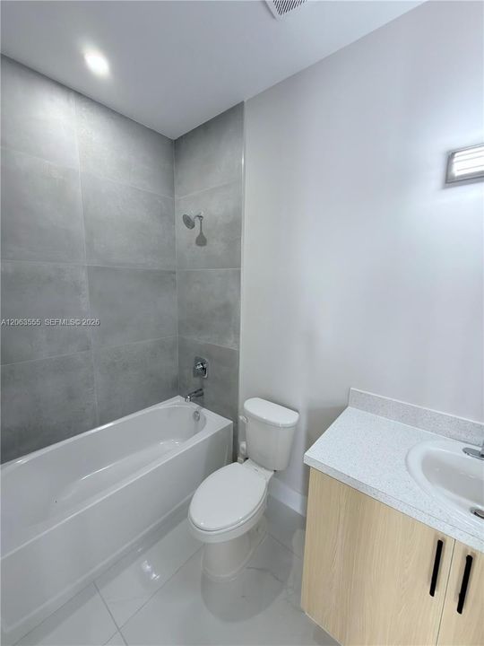 В аренду: $3,300 (3 спален, 2 ванн, 1350 Квадратных фут)