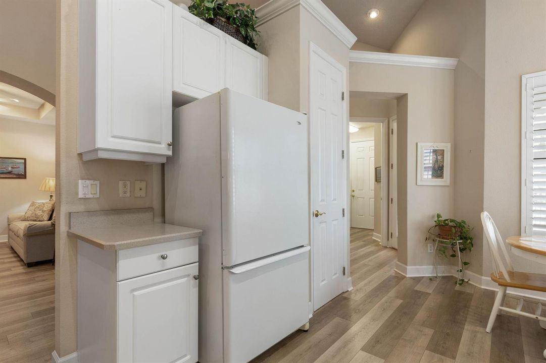 18-web-or-mls-10 River Park Dr N-18