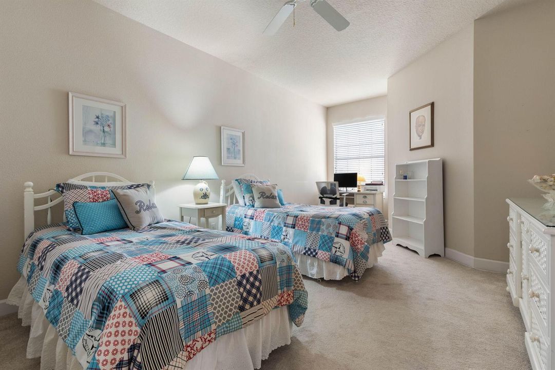 29-web-or-mls-10 River Park Dr N-29