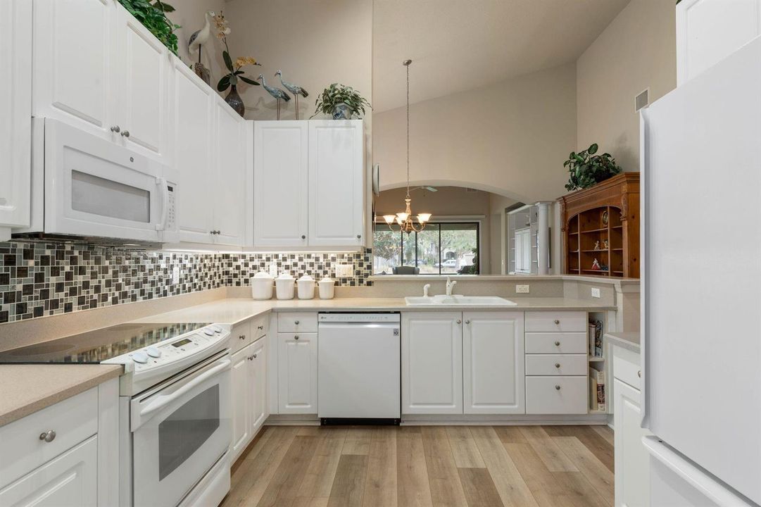 19-web-or-mls-10 River Park Dr N-19