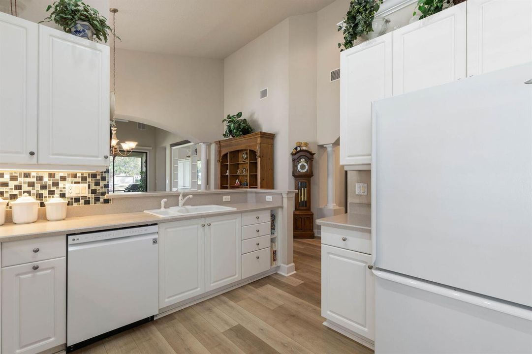20-web-or-mls-10 River Park Dr N-20