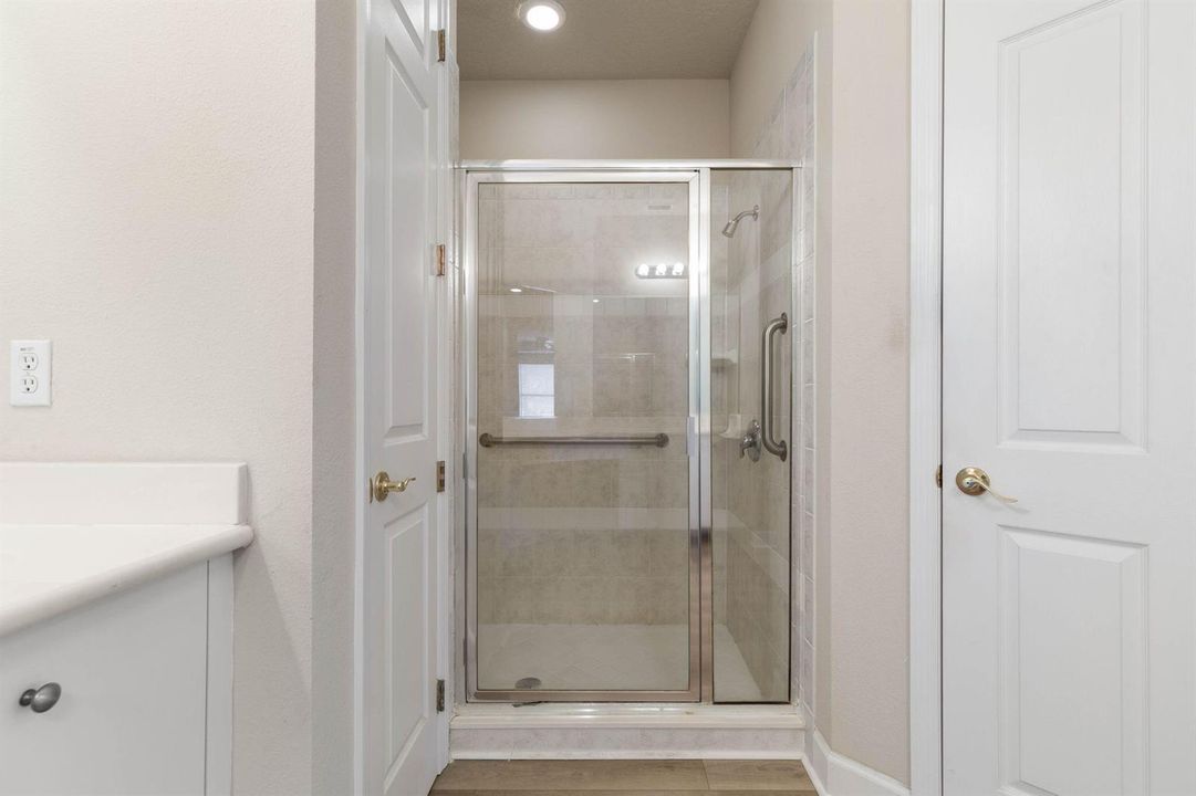 26-web-or-mls-10 River Park Dr N-26