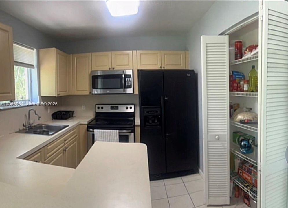 Activo con contrato: $270,000 (3 camas, 2 baños, 1092 Pies cuadrados)