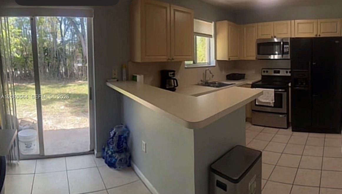Activo con contrato: $270,000 (3 camas, 2 baños, 1092 Pies cuadrados)