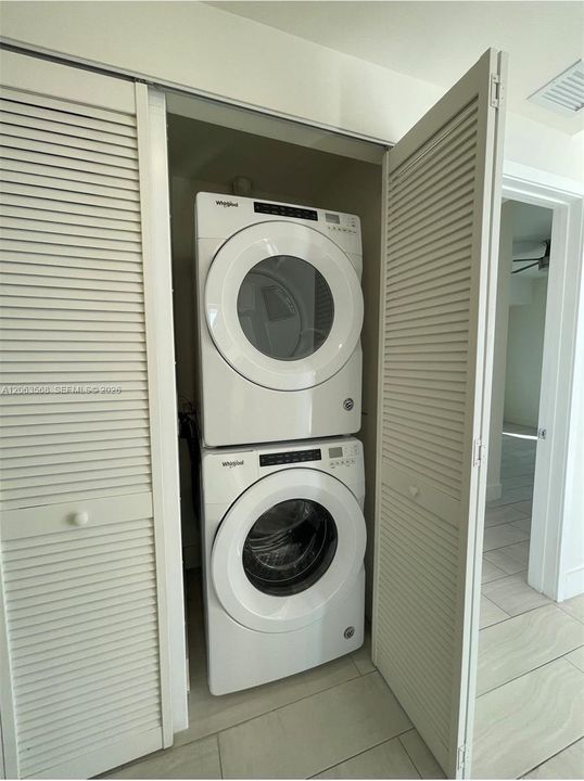 На продажу: $425,000 (2 спален, 2 ванн, 968 Квадратных фут)
