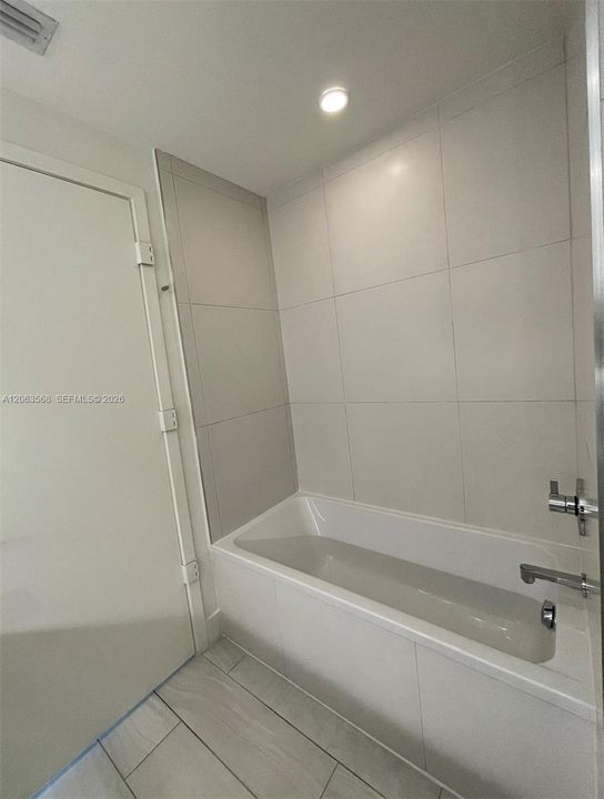 На продажу: $425,000 (2 спален, 2 ванн, 968 Квадратных фут)