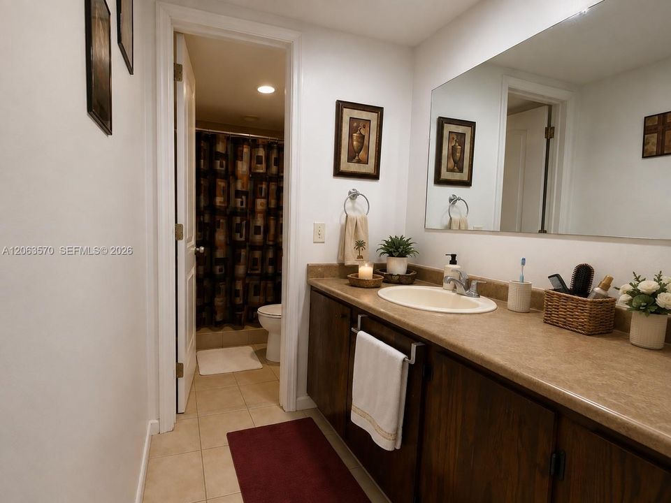 For Sale: $215,000 (2 beds, 2 baths, 1100 Square Feet)