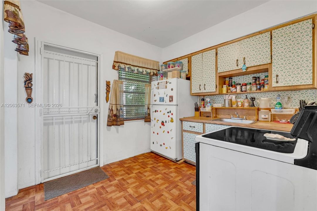 На продажу: $450,000 (2 спален, 1 ванн, 1104 Квадратных фут)