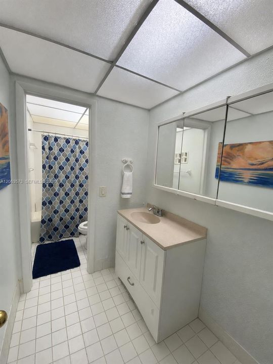 For Sale: $215,000 (2 beds, 2 baths, 1100 Square Feet)