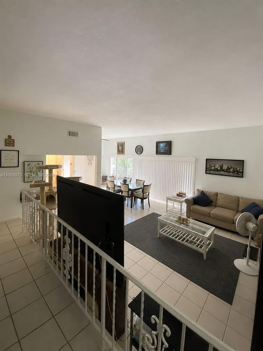 For Sale: $215,000 (2 beds, 2 baths, 1100 Square Feet)