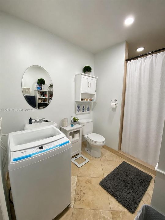 For Sale: $215,000 (2 beds, 2 baths, 1100 Square Feet)