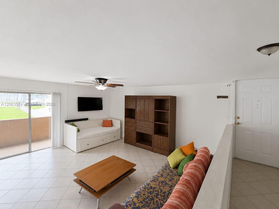 For Sale: $215,000 (2 beds, 2 baths, 1100 Square Feet)