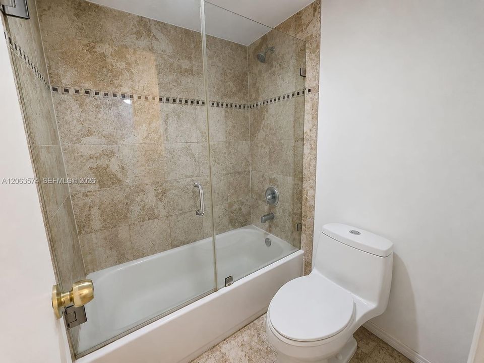 For Sale: $215,000 (2 beds, 2 baths, 1100 Square Feet)