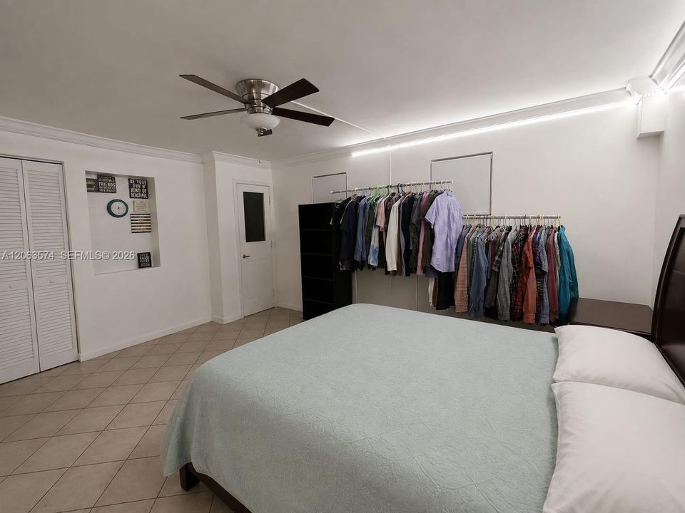 For Sale: $215,000 (2 beds, 2 baths, 1100 Square Feet)