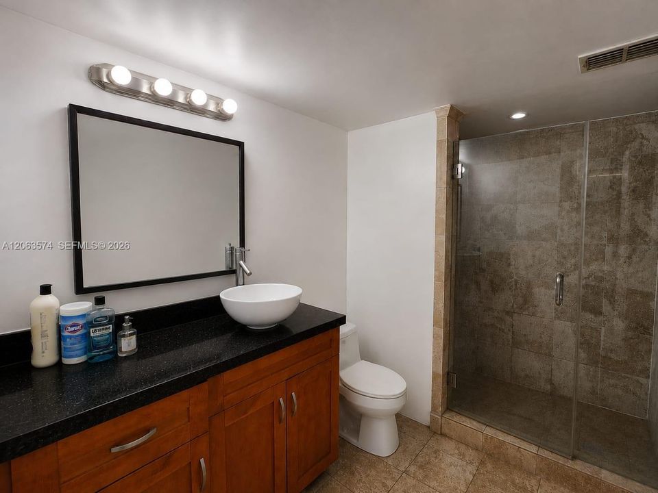 For Sale: $215,000 (2 beds, 2 baths, 1100 Square Feet)