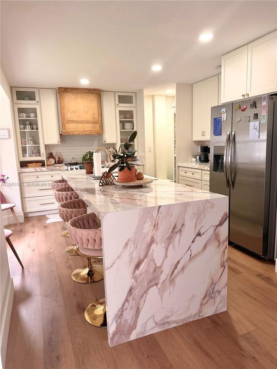 В аренду: $6,000 (5 спален, 3 ванн, 1847 Квадратных фут)