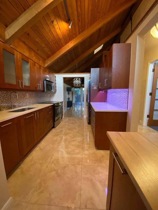 For Sale: $297,500 (2 beds, 2 baths, 1030 Square Feet)