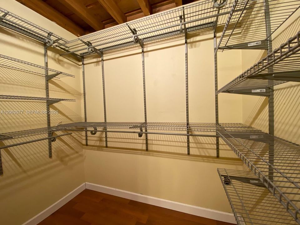 For Sale: $297,500 (2 beds, 2 baths, 1030 Square Feet)