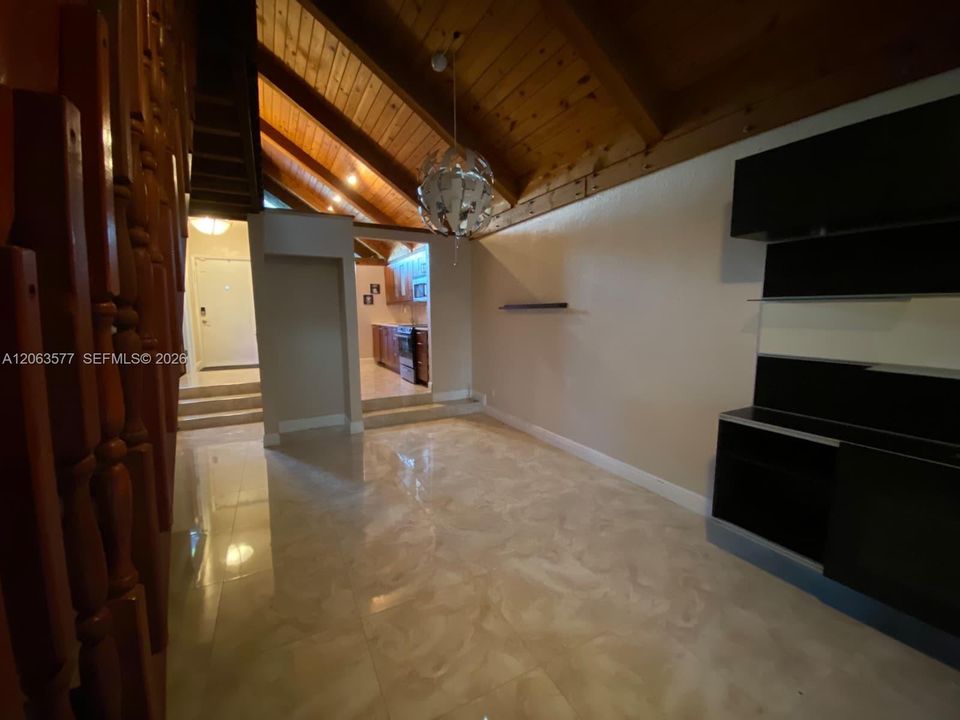 For Sale: $297,500 (2 beds, 2 baths, 1030 Square Feet)