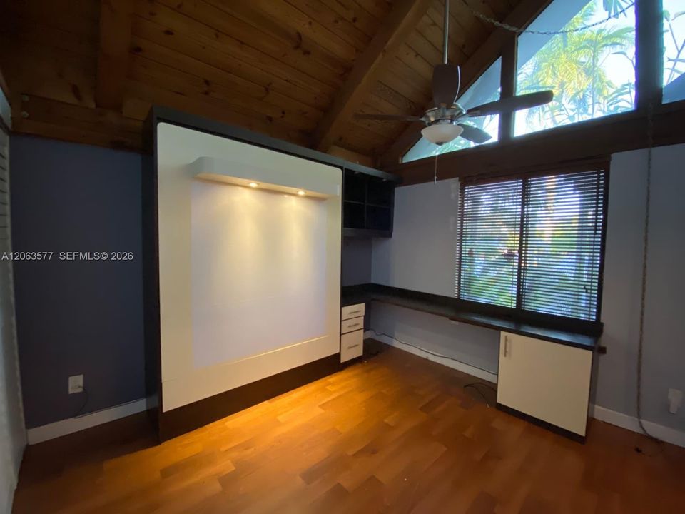 For Sale: $297,500 (2 beds, 2 baths, 1030 Square Feet)