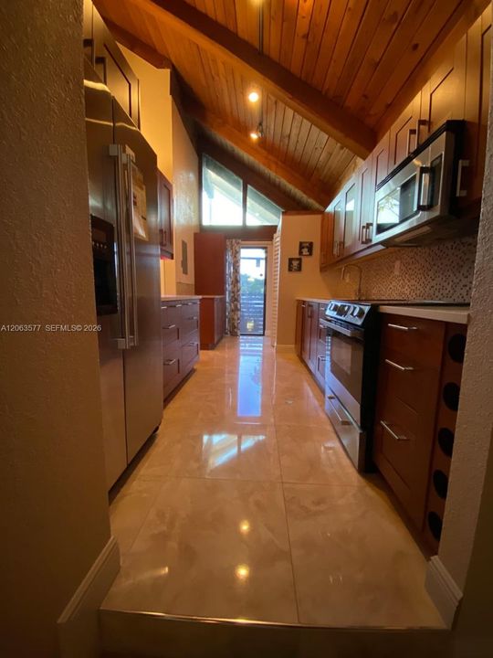 For Sale: $297,500 (2 beds, 2 baths, 1030 Square Feet)