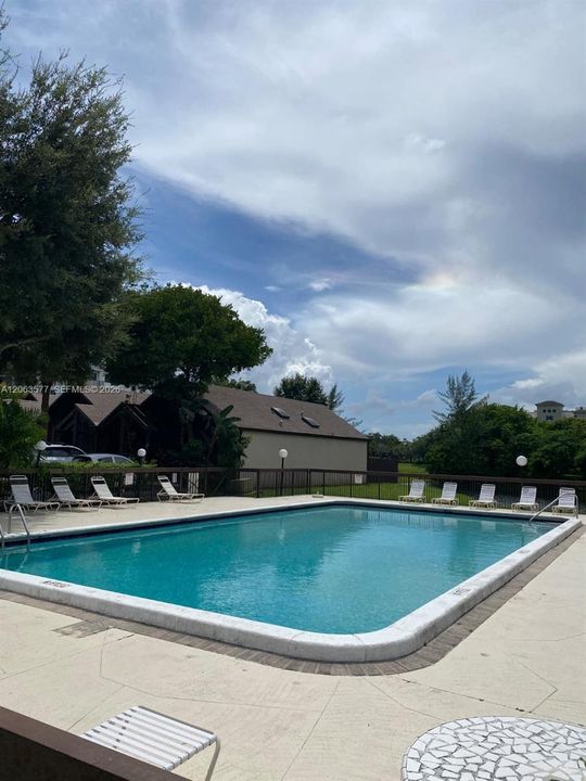 For Sale: $297,500 (2 beds, 2 baths, 1030 Square Feet)