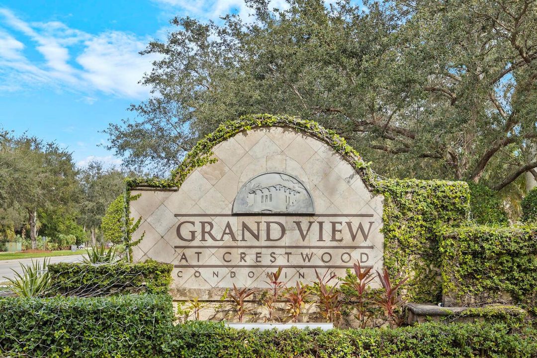 Grand View at Crestwood