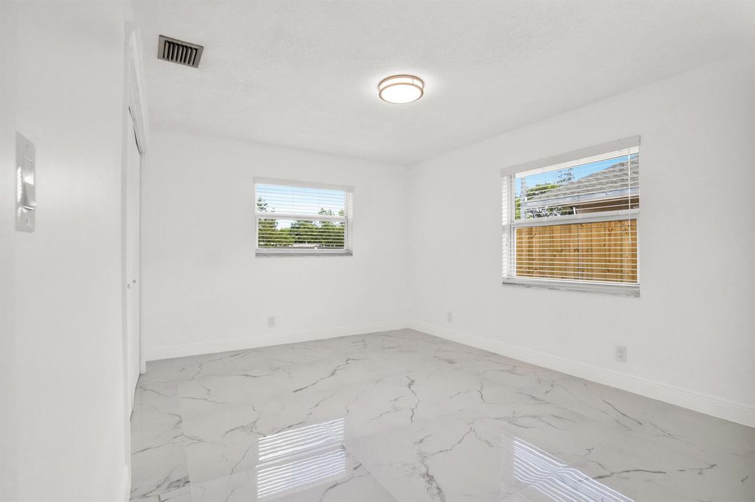 3421 NE 5th AVE-10