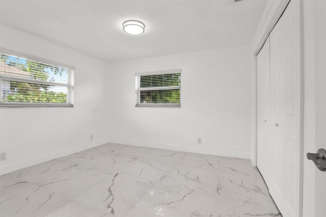 3421 NE 5th AVE-8