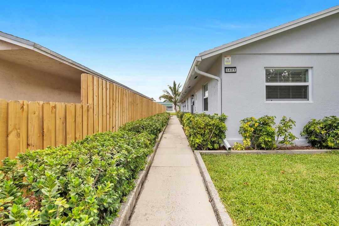 3421 NE 5th AVE-12