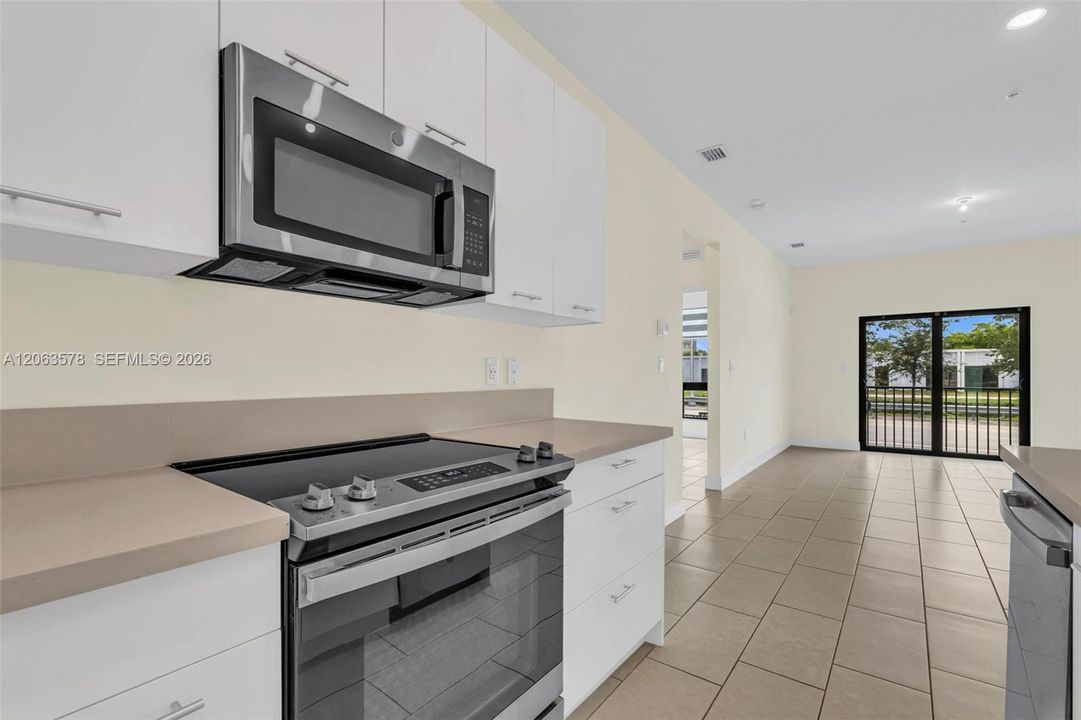 В аренду: $3,300 (3 спален, 2 ванн, 1124 Квадратных фут)