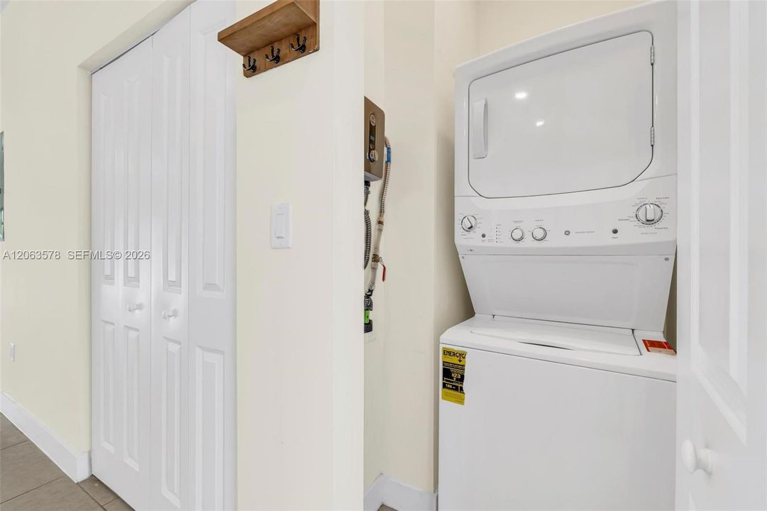 В аренду: $3,300 (3 спален, 2 ванн, 1124 Квадратных фут)