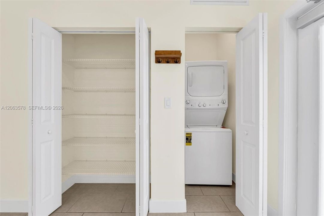 В аренду: $3,300 (3 спален, 2 ванн, 1124 Квадратных фут)