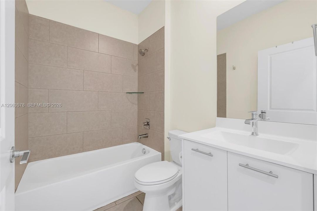 В аренду: $3,300 (3 спален, 2 ванн, 1124 Квадратных фут)