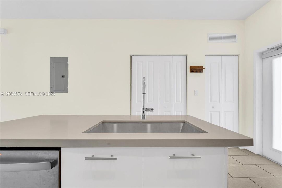 В аренду: $3,300 (3 спален, 2 ванн, 1124 Квадратных фут)