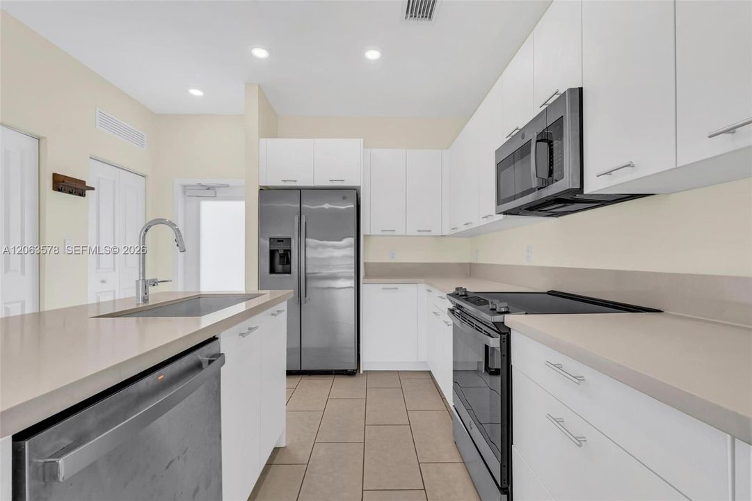 В аренду: $3,300 (3 спален, 2 ванн, 1124 Квадратных фут)