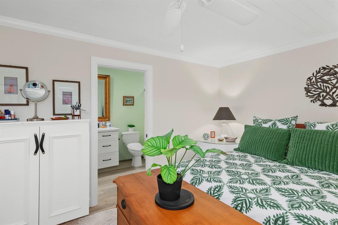 © Clark-2702 SW 6th Street-012