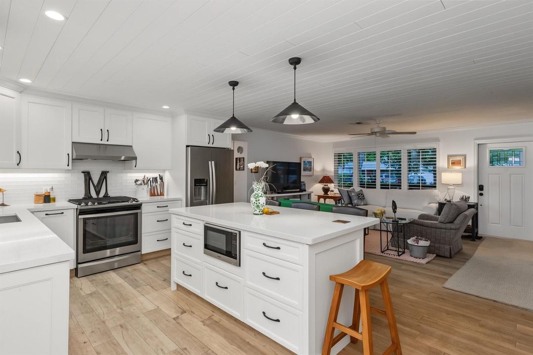 © Clark-2702 SW 6th Street-004