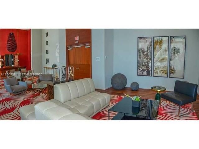 В аренду: $6,300 (2 спален, 2 ванн, 1070 Квадратных фут)