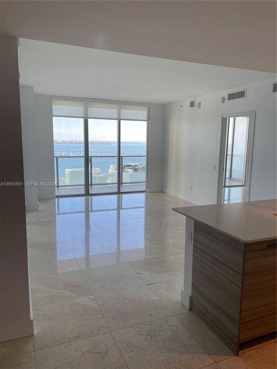 В аренду: $6,300 (2 спален, 2 ванн, 1070 Квадратных фут)