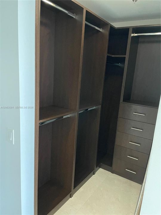 В аренду: $6,300 (2 спален, 2 ванн, 1070 Квадратных фут)