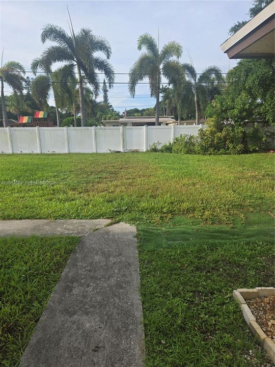 For Rent: $1,350 (1 beds, 1 baths, 602 Square Feet)