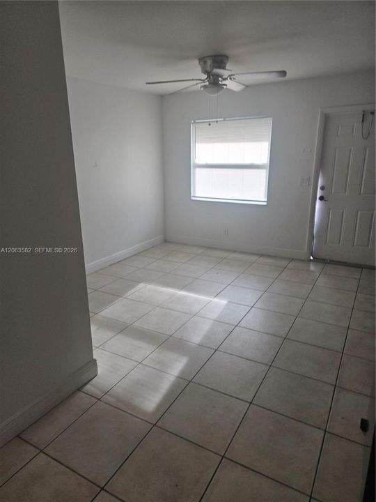 For Rent: $1,350 (1 beds, 1 baths, 602 Square Feet)