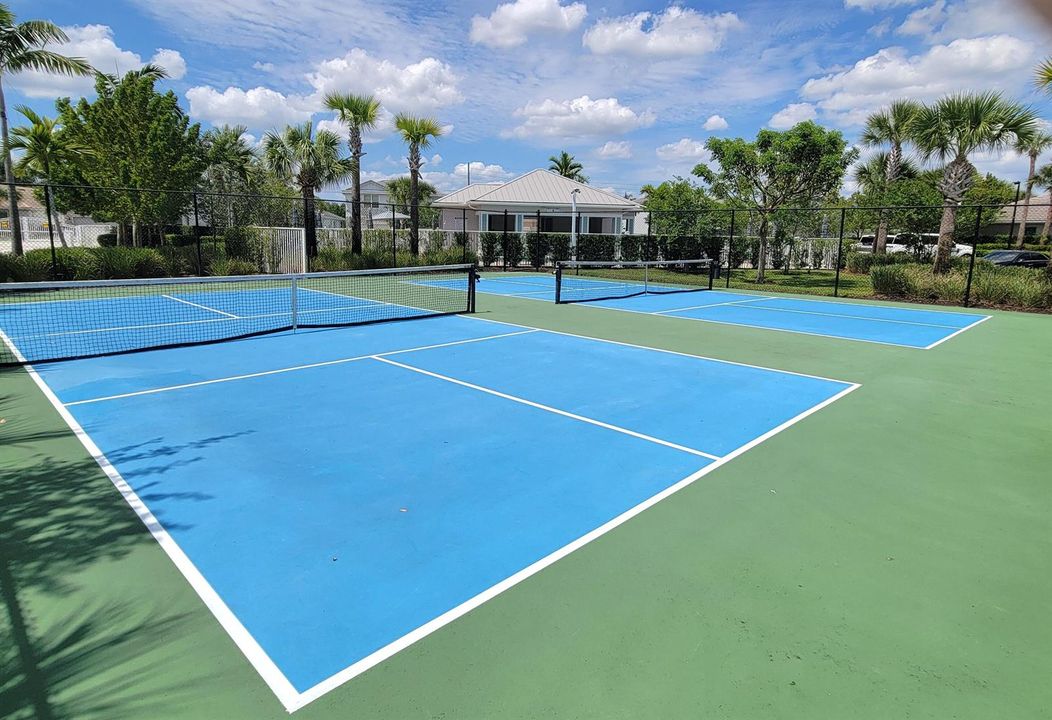 TENNIS/PICKLEBALL COURTS