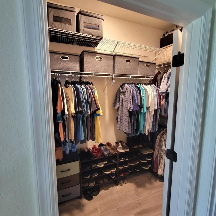 WALK IN CLOSET