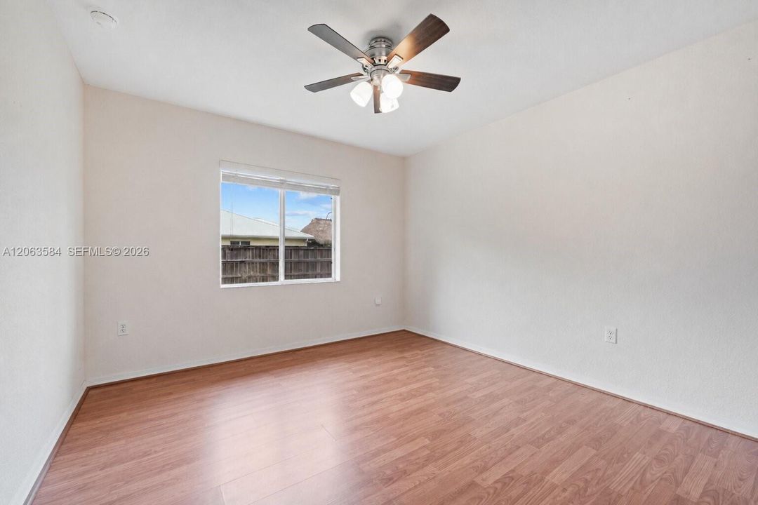 En Venta: $825,000 (4 camas, 2 baños, 2346 Pies cuadrados)