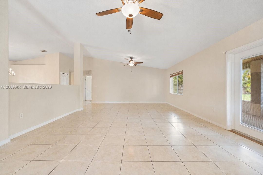 En Venta: $825,000 (4 camas, 2 baños, 2346 Pies cuadrados)