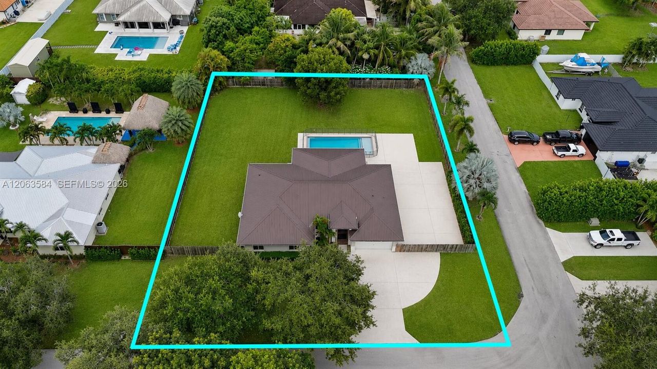 En Venta: $825,000 (4 camas, 2 baños, 2346 Pies cuadrados)