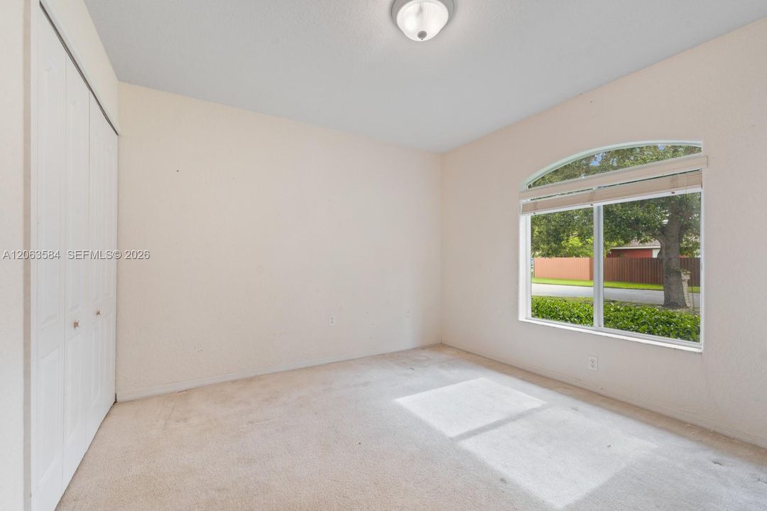 En Venta: $825,000 (4 camas, 2 baños, 2346 Pies cuadrados)