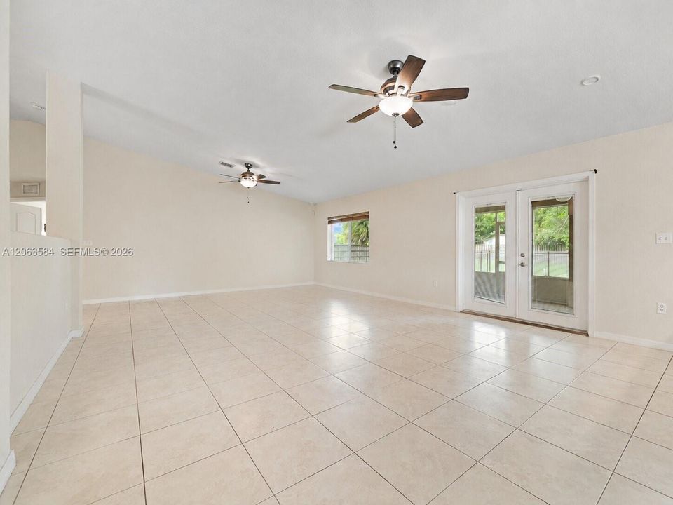 En Venta: $825,000 (4 camas, 2 baños, 2346 Pies cuadrados)